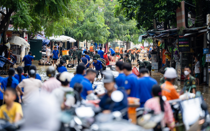 Đường phố Lạng Sơn ngổn ngang bùn đất, rác thải sau 2 ngày ngập sâu