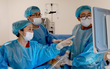 Tam thai mắc hội chứng truyền máu, thai phụ từ Hàn Quốc về nước để cứu thai nhi