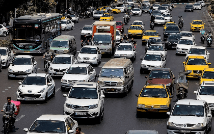 Bán chưa tới 1.000 đồng/lít xăng, nền kinh tế hơn 90 triệu dân đang thiếu nhiên liệu nghiêm trọng, hàng dài người xếp hàng chờ đổ xăng