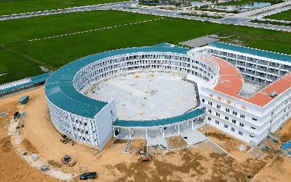 Ngôi trường công 200 tỷ đồng sắp hoàn thành tại "đất học" có 3,47 triệu dân: Kiến trúc vòng cung độc đáo, quy mô hơn 2.000 học sinh