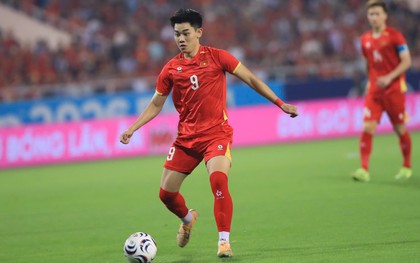 Phỏng vấn nóng Đình Bắc sau chức vô địch ASEAN Cup: "Người Thái muốn lấy cúp về nhưng chúng ta đã giữ lại Mỹ Đình"