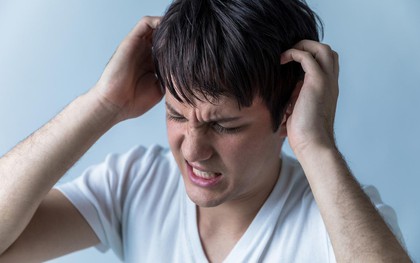Cảm thấy buồn ngủ sau bữa ăn, vài phút sau người đàn ông ngã quỵ, bác sĩ cảnh báo: Khỏe đến mấy cũng đừng bỏ qua cơn đau đầu kiểu này