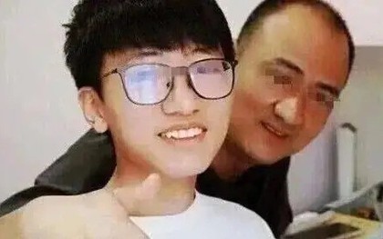 Cả nhà mừng rỡ mở tiệc ăn mừng con đỗ đại học, sự cố sau đó khiến gia đình “muối mặt”