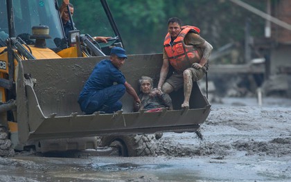 Câu hỏi chưa lời giải vụ lũ quét Trung Quốc-Nepal: Thứ gì tạo nên khối nước bí ẩn lao 193 km/h, "xé tan" dãy Himalaya?