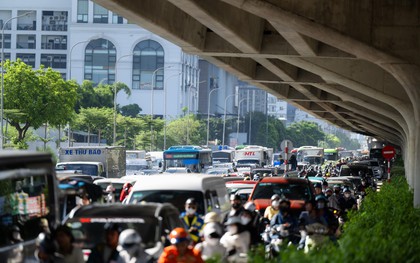 5 ngày nghỉ lễ bắt đầu từ mai: Đường phố Hà Nội và TPHCM lúc này!