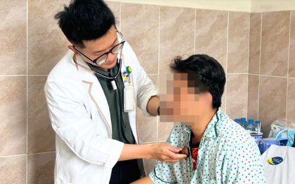 Sốt 40 độ sau chuyến du lịch, người đàn ông 34 tuổi ho ra máu, nguy kịch vì một sai lầm