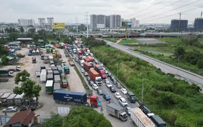 Cửa ngõ phía Đông TPHCM ùn ứ kéo dài 10km ngày đầu nghỉ lễ 2-9