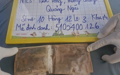 Tìm thấy chiếc ví da in dòng chữ 'Trần Văn Thanh' trong mộ liệt sĩ ở Quảng Ngãi