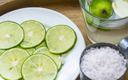 Lời khuyên cho những ai cứ ngủ dậy là uống nước chanh muối