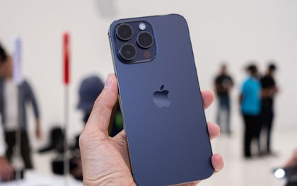Nhiều mẫu iPhone cũ giảm giá kỷ lục, có mẫu chỉ còn hơn 5 triệu đồng