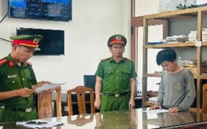 Khởi tố đối tượng dùng clip nhạy cảm khống chế, ép bạn gái cũ quan hệ tình dục