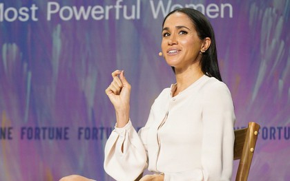 Meghan Markle trở lại Anh, nhưng vai trò mới lại rất đời thường: Đưa con đi học!