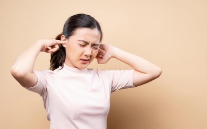 Tác hại không ngờ từ thói quen ngoáy tai