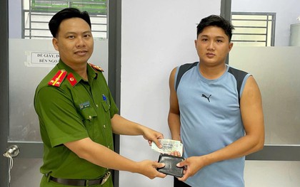 Nhặt được ví chứa hơn 6 triệu đồng cùng loạt thẻ ngân hàng, hành động của người đàn ông khiến ai cũng nể phục