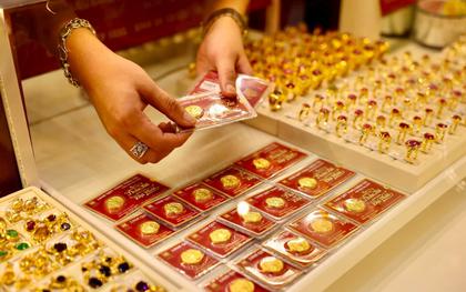 Đến cuối ngày 5/8, giá vàng miếng, vàng nhẫn tại SJC, DOJI, Bảo Tín Mạnh Hải, Phú Quý,... đã tăng tới 1,8 triệu đồng/lượng