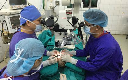 10 giờ vi phẫu giành lại mái tóc cho bé gái 2 tuổi bị lột toàn bộ da đầu: 10 năm sau, điều xúc động xảy ra tại Bệnh viện Việt Đức
