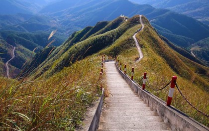 Hôm nay - 1/9, địa phương 1,5 triệu dân này chính thức trở thành thành phố trực thuộc Trung ương thứ 8 của Việt Nam: Thu 51.000 tỷ đồng sau 8 tháng từ 1 ngành, có “sống lưng khủng long” 2.000 bậc