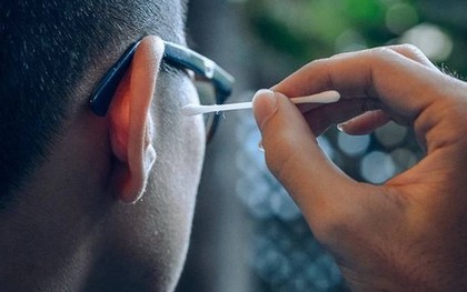 Lời khuyên cho người cứ ngứa là ngoáy tai