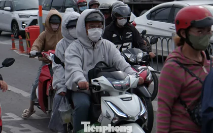 Lỉnh kỉnh hành lý, quà quê, người dân trở lại TPHCM sớm