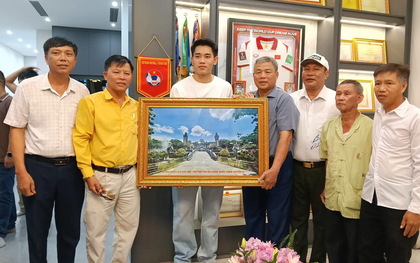 Món quà tân gia đặc biệt của Đình Bắc
