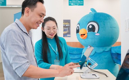 Self-Service kết hợp tư vấn chủ động: Trải nghiệm mới tại quầy ABBank