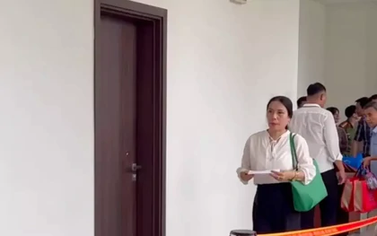 Vụ Hiệu trưởng thu 15.000 đồng/tiết học thêm: An ninh thắt chặt, âm thanh phòng báo chí bị ngắt