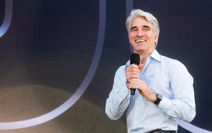'Bộ não công nghệ' quyền lực của Apple: Từng làm việc cùng Steve Jobs, nổi tiếng với mái tóc bồng bềnh và những màn thuyết trình như diễn hài