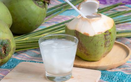 Một phụ nữ uống 1 lít nước dừa mỗi ngày để giảm cân: Cái giá phải trả khiến ai cũng phải cảnh giác