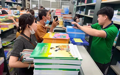 Phụ huynh và học sinh làm gì khi chưa có đủ SGK?