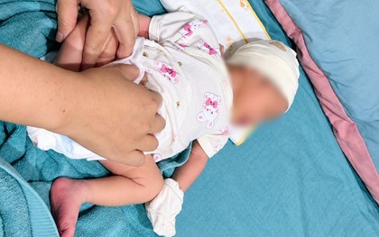 Bé gái sơ sinh bị bỏ trước cửa nhà dân kèm mảnh giấy nhắn "mẹ là sinh viên lầm lỡ"