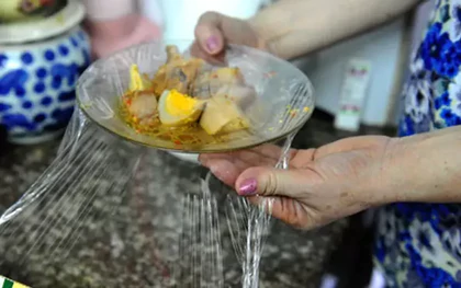 Lời khuyên đến tất cả những gia đình đang dùng màng bọc thực phẩm