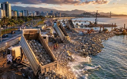 Phát hiện hàng trăm xe tải chở 300 m³ đá mỗi ngày, hoạt động liên tục xuyên ngày đêm: Bí mật phía sau khu phức hợp rộng hàng chục nghìn m² lộ diện