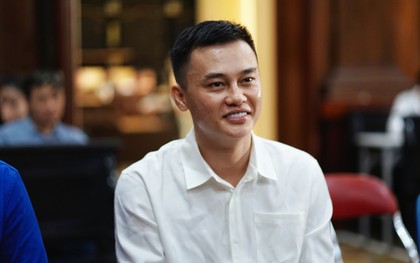“Trùm siêu xe” Phan Công Khanh cùng đồng phạm hầu tòa sáng nay: Những hình ảnh đầu tiên trong phiên xử