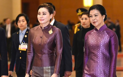 Trang phục cùng mang sắc tím của bà Ngô Phương Ly và Hoàng hậu Thái Lan gây chú ý