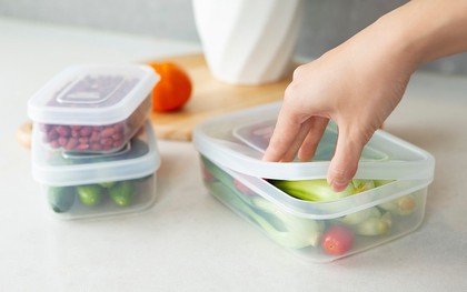 Đựng thức ăn bằng hộp nhựa: Đầu bếp lâu năm nói về sai lầm trầm trọng mà nhiều gia đình mắc phải
