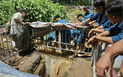 Đơn vị phụ trách thoát nước nói gì về vụ nam sinh ngã xuống cống tử vong?