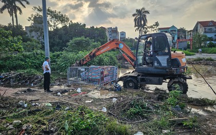 Vụ nam sinh tử vong dưới cống: Máy xúc và rào chắn được đưa tới điểm ngập