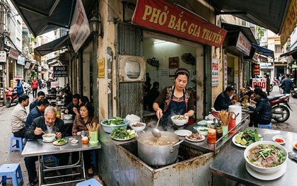 Những bát bún 10.000 đồng giữa chợ Hà Nội