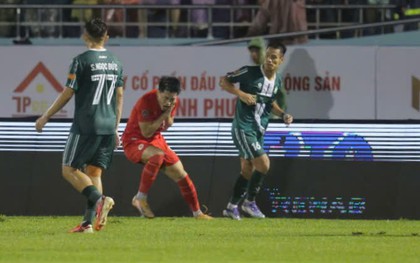 Va chạm ở V.League: Đình Bắc bị cựu sao HAGL giật cùi chỏ