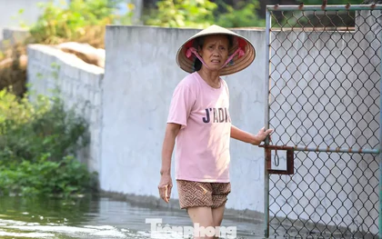 Sau 5 ngày, “rốn lũ” Hà Nội vẫn mênh mông nước