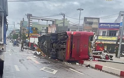 Lật xe khách giường nằm tại Gia Lai, nhiều người bị thương