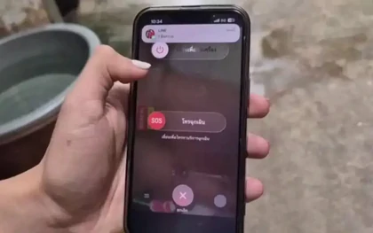 Một nam sinh viên vô tình vứt nhầm iPhone vào thùng rác, sau đó bị cộng đồng mạng chỉ trích dữ dội