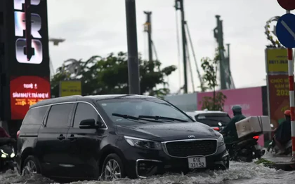 Trung tâm TPHCM ngập sâu
