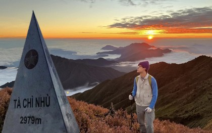 Khoảnh khắc hoàng hôn trên đỉnh Tà Chì Nhù gây chú ý trên mạng xã hội