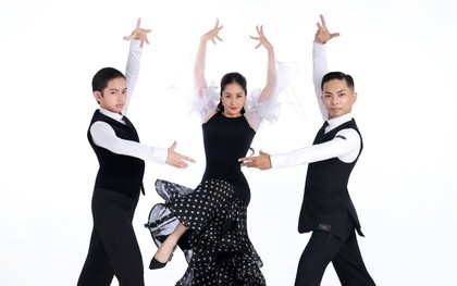Khánh Thi - Phan Hiển tung bộ ảnh gia đình khiêu vũ: Bé Kubi đỉnh cao thần thái "con nhà nòi"!