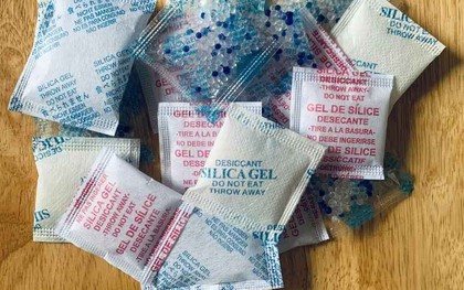 Bé gái 4 tuổi nuốt phải gói hút ẩm, mẹ nhanh trí bắt uống ngay 1 loại nước: Nghe tên bác sĩ cũng phải khen