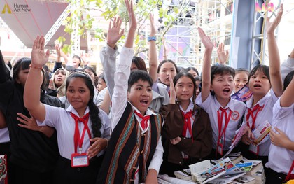Vầng trăng Tây Giang nghe lời chúc từ hai đầu đất nước