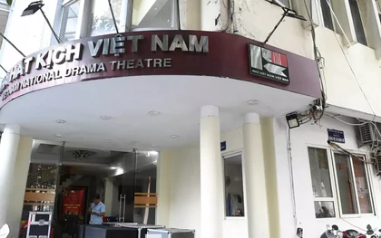 Ngự trên khu đất vàng, Nhà hát Kịch Việt Nam xập xệ, mưa dột tứ phía