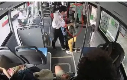 Đình chỉ nhân viên xe buýt tuyến 152 xô đẩy hành khách
