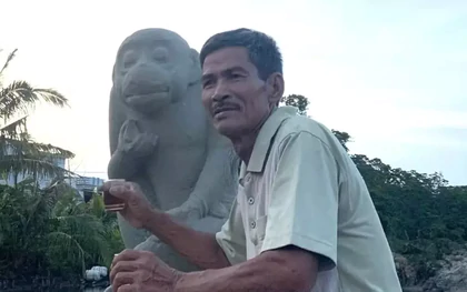 Người giao nộp tượng thần khỉ ở Quảng Ngãi vừa được thưởng tiền, vừa nhận bằng khen